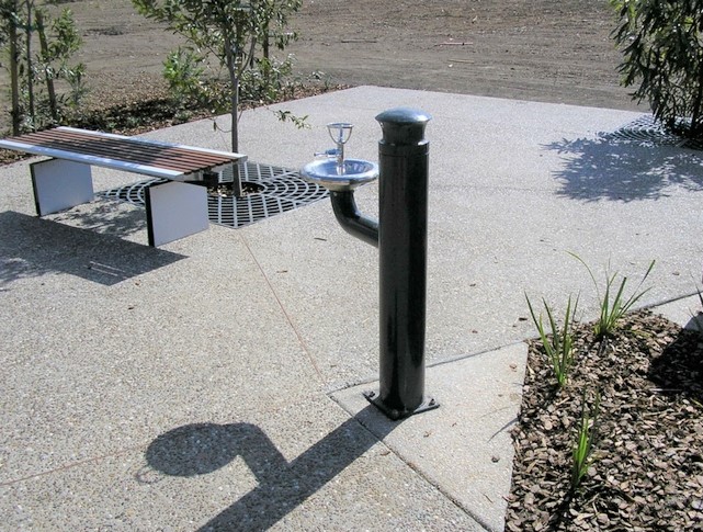EM074 Urbano Drinking Fountain modified with access option for disabled person, 3.jpg